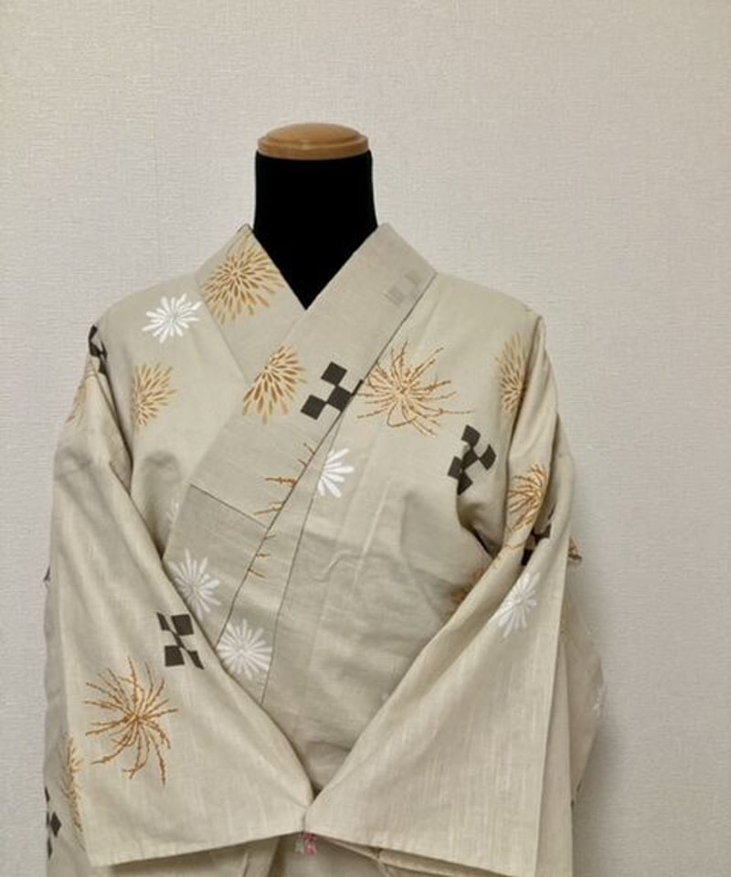 紺の地に、花火のように染められた絵模様が艶やかに美しい注染めの浴衣です ネットで注文 紺の地に、花火のように染められた絵模様が艶やか