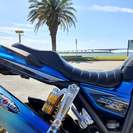 GTR-Series  KAWASAKI  ZRX1200DAEG/1200R/1100  SEAT.ASSY製品  【タックロールパターン・艶有りブラック】0330