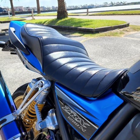 GTR-Series  KAWASAKI  ZRX1200DAEG/1200R/1100  SEAT.ASSY製品  【タックロールパターン・艶有りブラック】0330