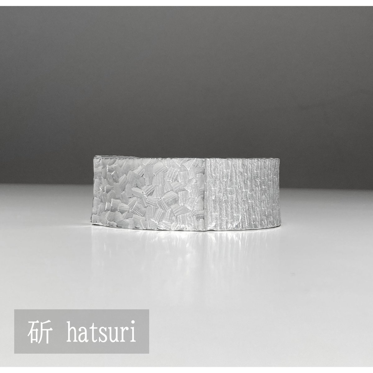 軽銀和彫バングル【Mサイズ】 | くらしの金具・里山