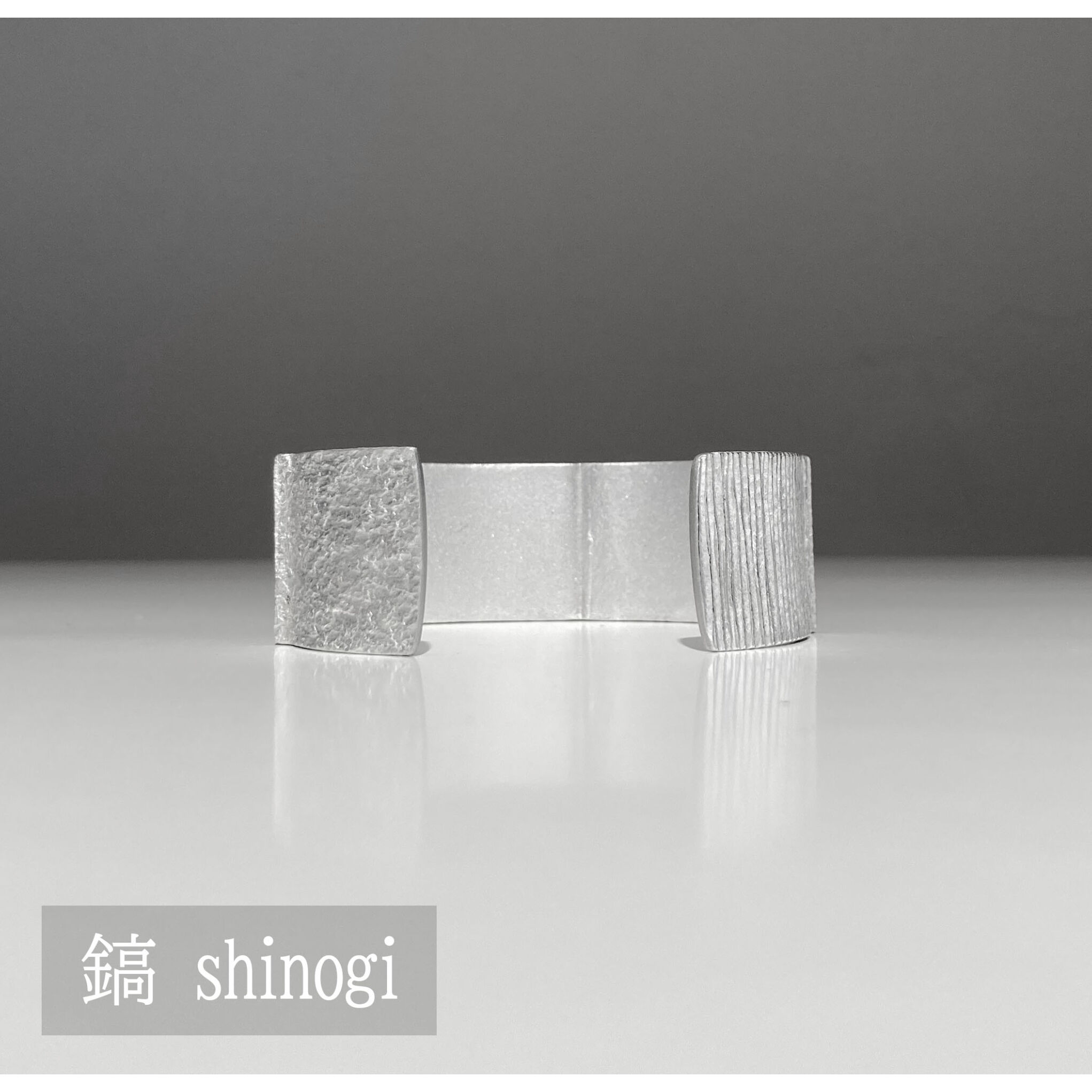 軽銀和彫バングル【Mサイズ】 | くらしの金具・里山