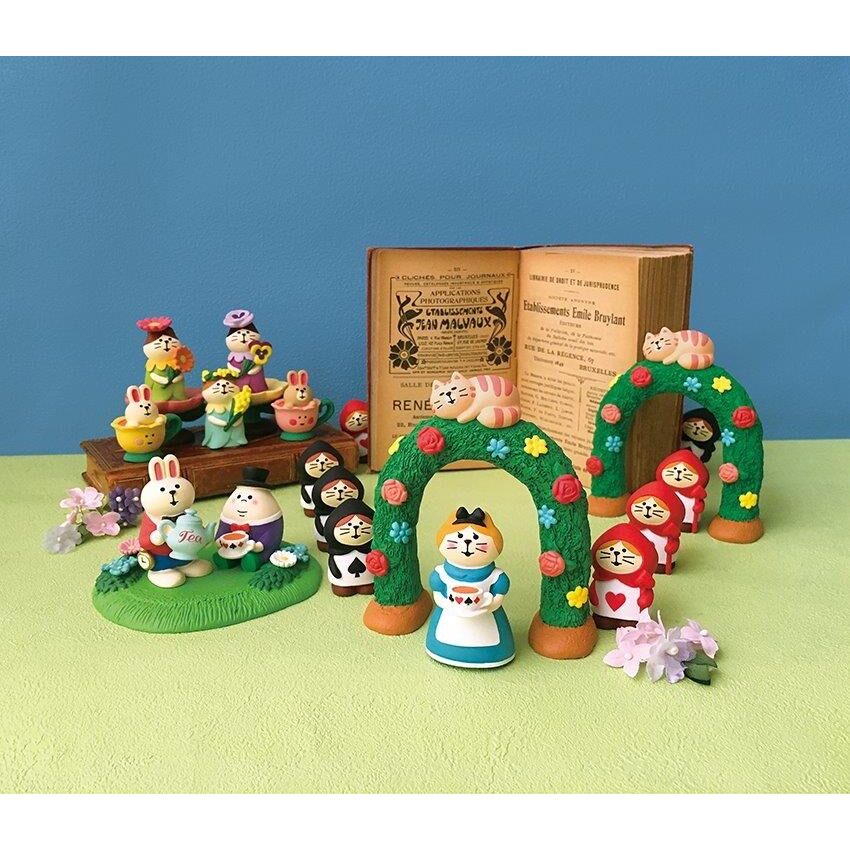 不思議な国のアリスカップデザートデリシャススッポリーナ Amazon.co.jp: 不思議の国のアリスキャタピラー : ホーム＆キッチン