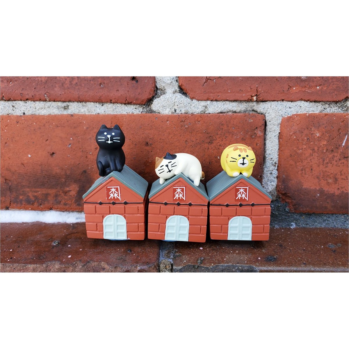 モモンガハウス(猫・ドーナツ柄)チェック茶    春(夏)仕様 1850円 モモンガハウス(猫・ドーナツ柄)チェック赤 春(夏)仕様 1850円