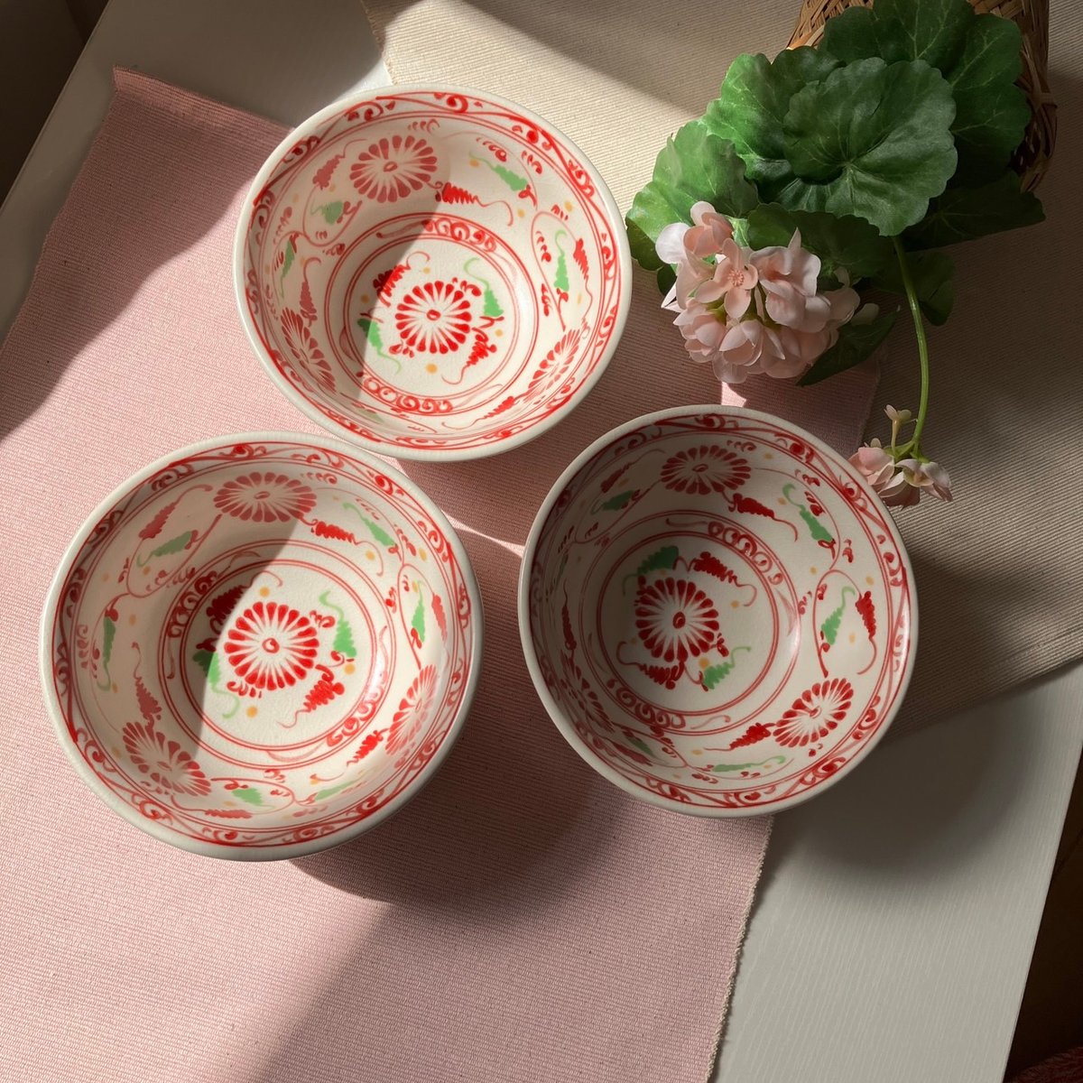 未使用 バッチャン焼 菊花柄 31cmボウル 高級 手描き 大鉢 バッチャン焼き 赤い 菊 お椀 どんぶり 丼 大きめ オールド