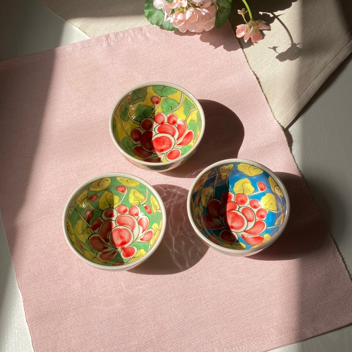 新 ベトナムのバッチャン焼き 蓮絵の小鉢 ベトナム バッチャン焼き 蓮