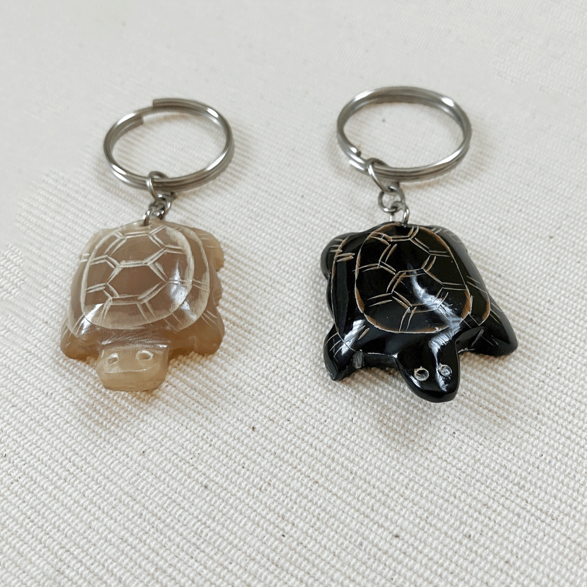 ベトナム雑貨 水牛キーホルダー 亀 かめ 黒系 | made me chum