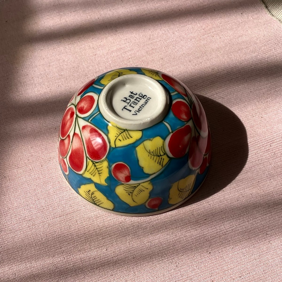 新品 ベトナムのバッチャン焼き 蓮柄の鉢4枚セット 新品 ベトナムのバッチャン焼き 蓮柄の鉢4枚セット 新品 ベトナムの