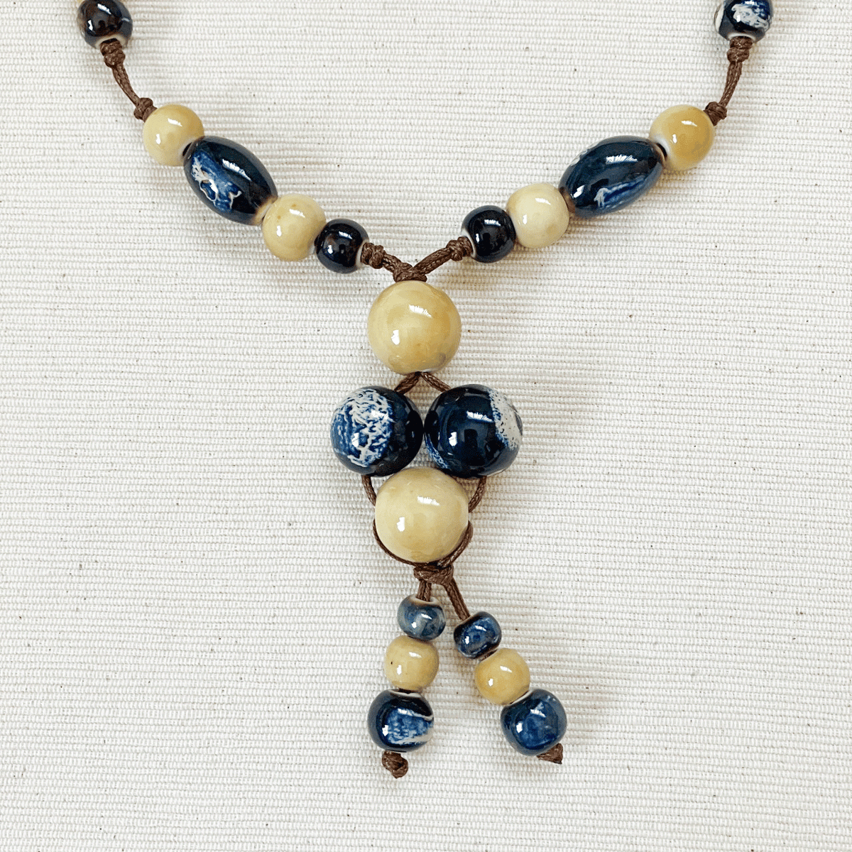 ベトナム雑貨 ネックレス 陶器ビーズ イエロー ネイビー | made me chum