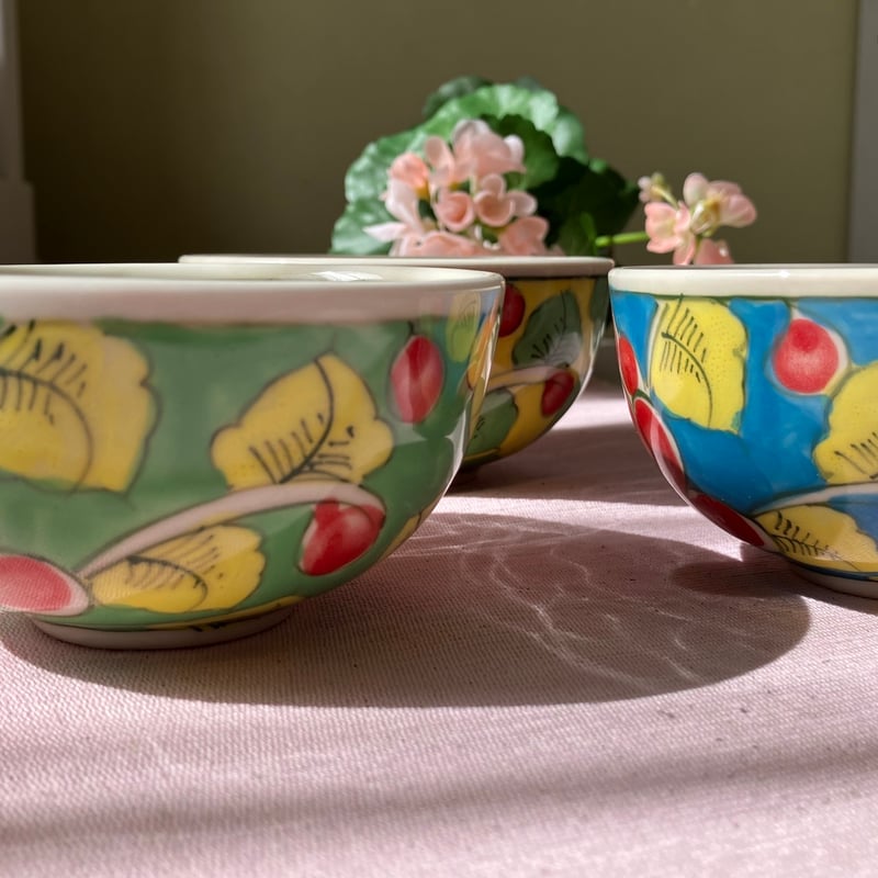 バッチャン焼き みどり色のカラフルな蓮 お椀 どんぶり 丼 ベトナム