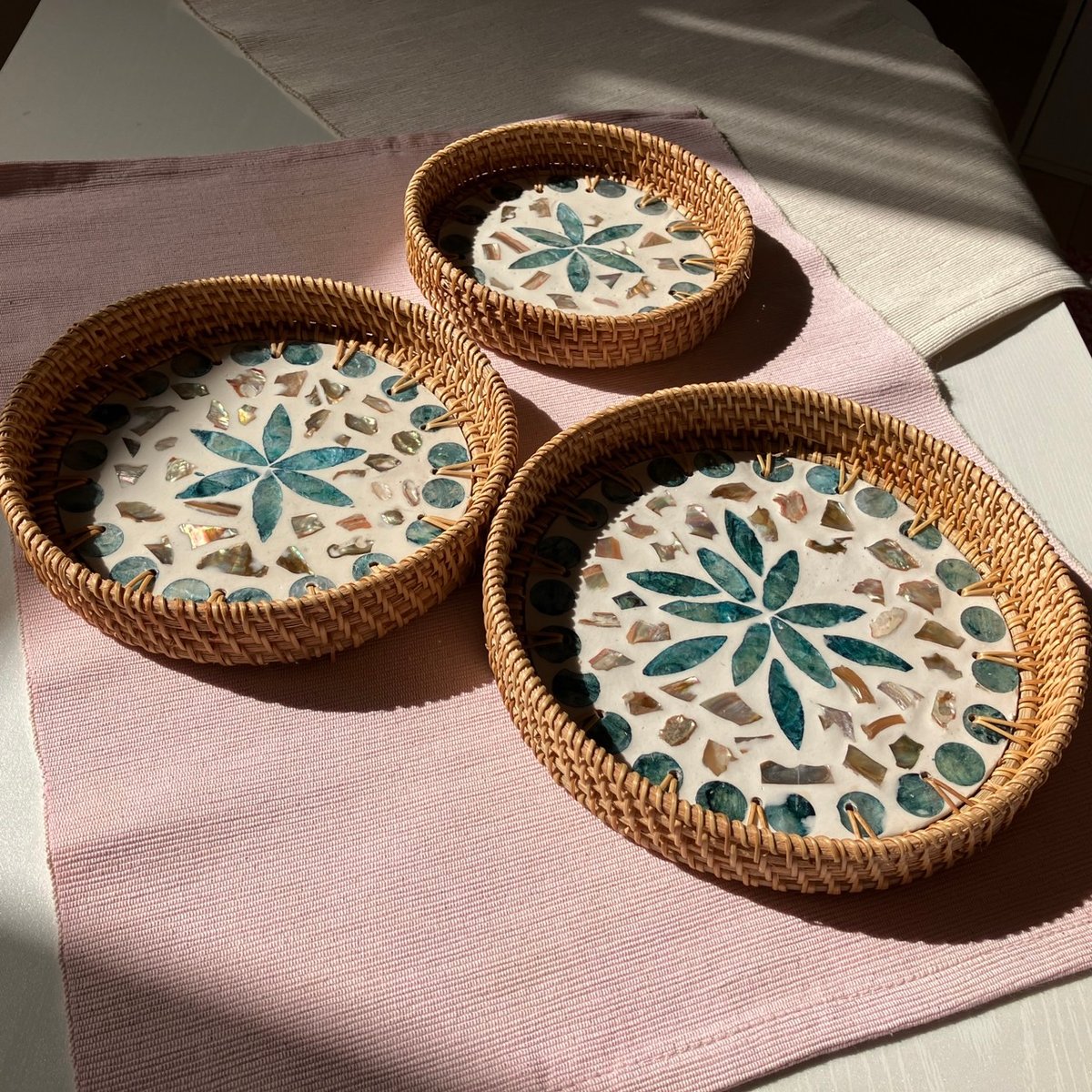 葉巻入れ　工芸品　貝殻　ベトナム ベトナム雑貨 貝細工のトレイ 小 籐 ラタン シェル | made me chum