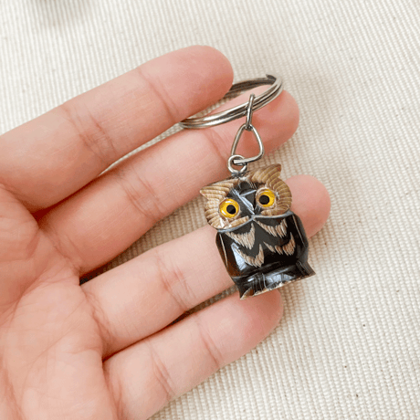 ベトナム雑貨　水牛キーホルダー　フクロウ　①　茶と黒系