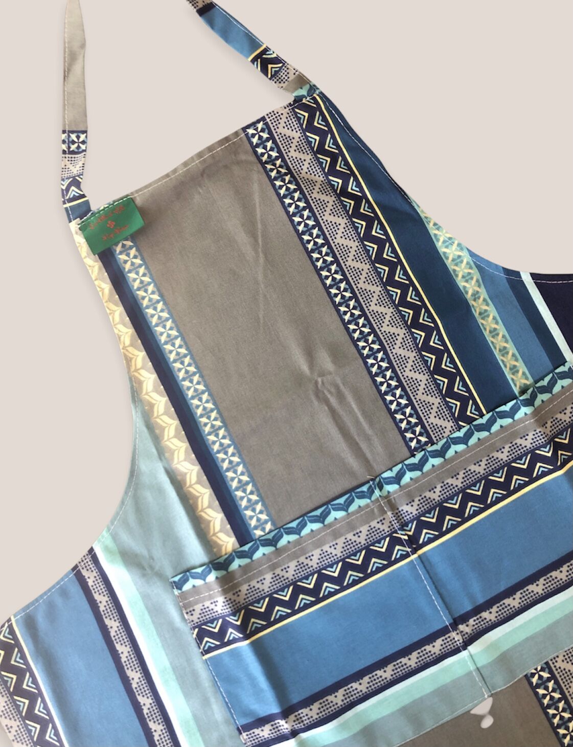 フランス　バスク地方のエプロン　未使用品　アンティーク 🇫🇷フランス製バスク地方唐辛子柄エプロン | Maison de Poh