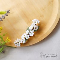 ユキヤナギのブローチ