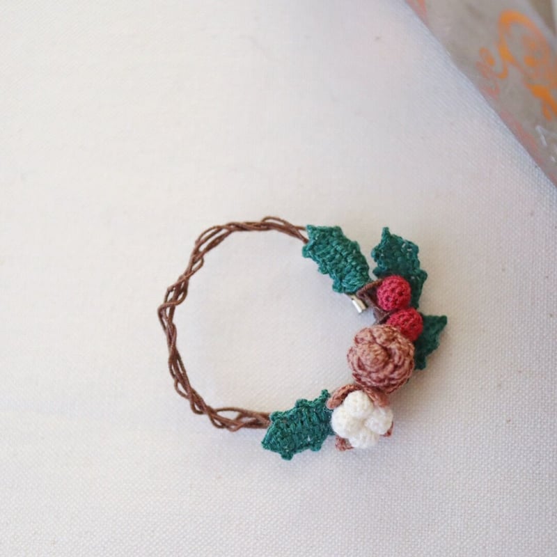 クリスマスのリースブローチ | Kamitsurest