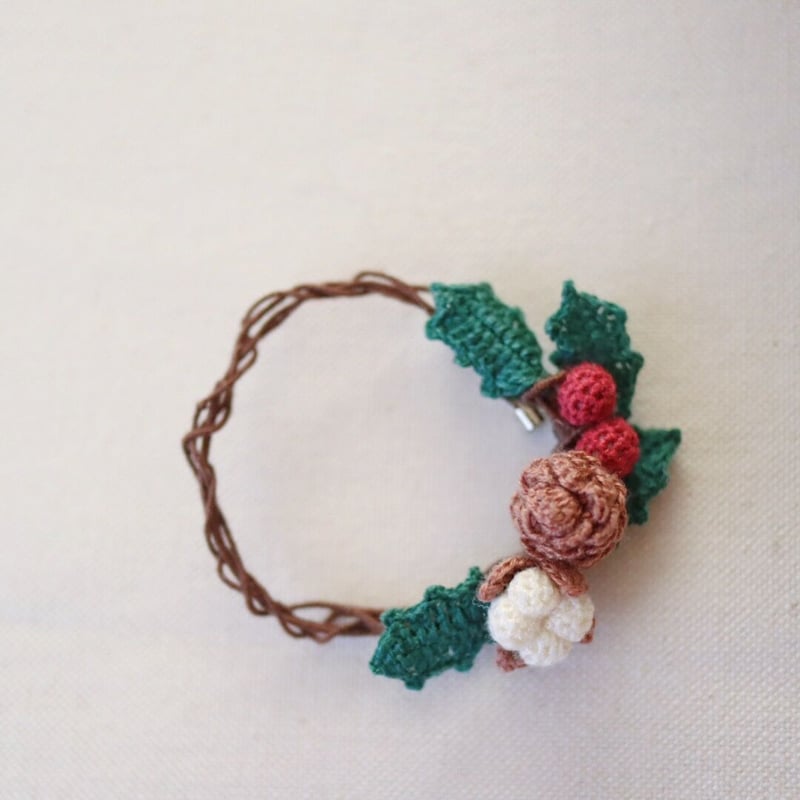 クリスマスのリースブローチ | Kamitsurest