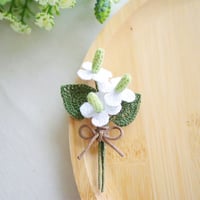 ドクダミのブーケブローチ