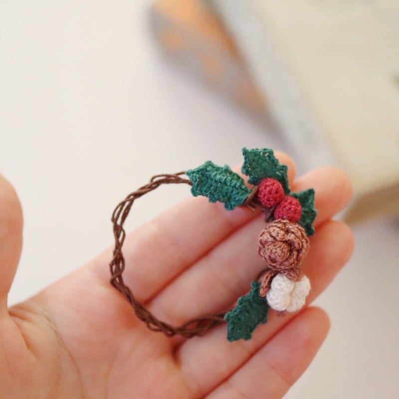 クリスマスのリースブローチ | Kamitsurest