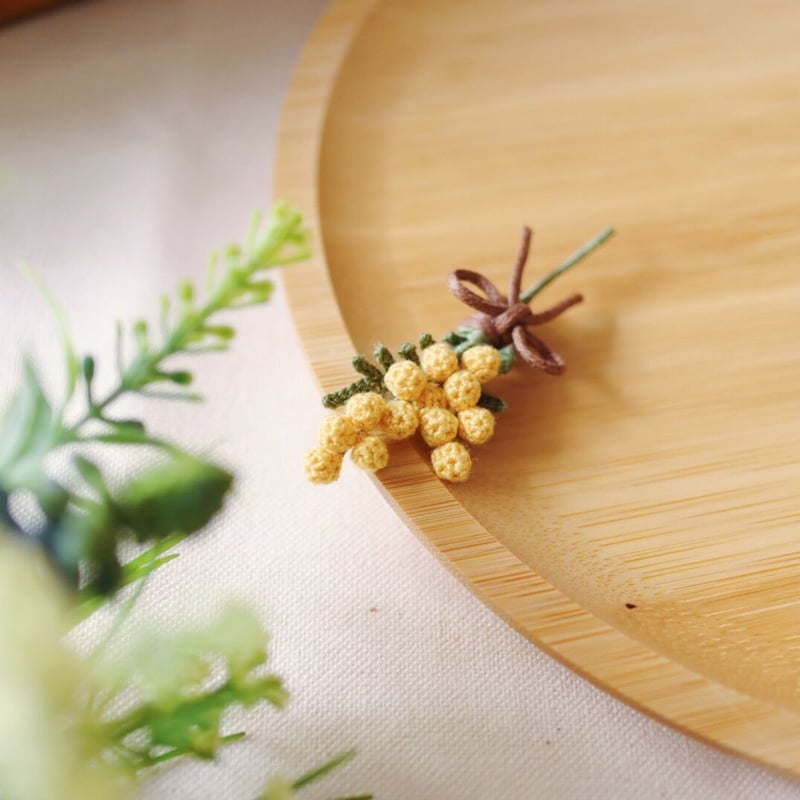 ミモザのブーケブローチ | Kamitsurest