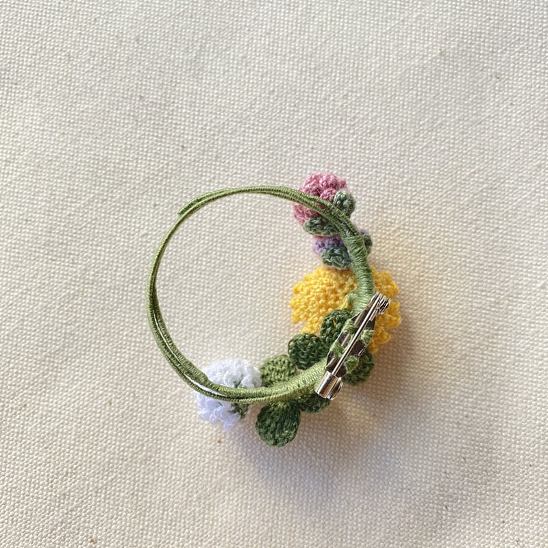 春のリースブローチ | Kamitsurest