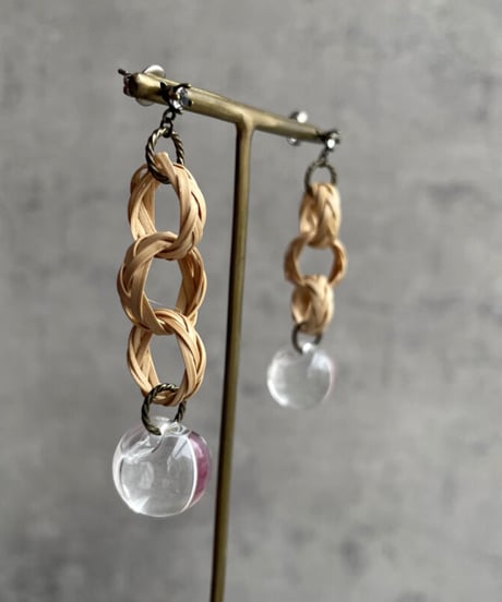 Scintiller K（サンティエ・ケー）ピアス　Chaine en rotin ラタン