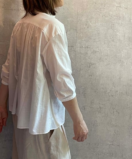 made in japan　Hands of creation  1620623　コットンリネンローンピンタックフリルブラウス　ホワイト