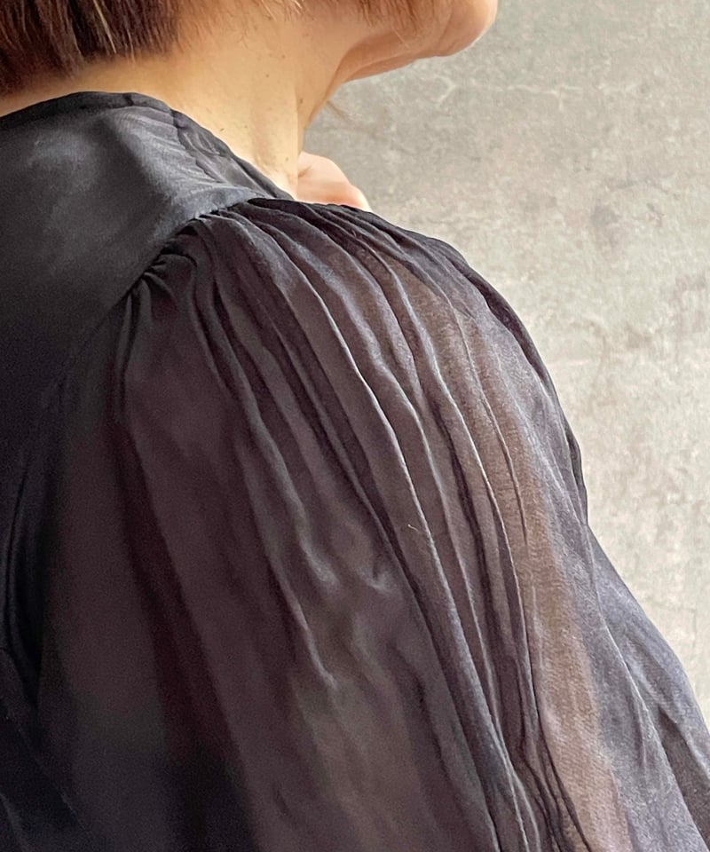 Gauze# G1081 ギャザースリーブブラウス BLACK | Le8ème