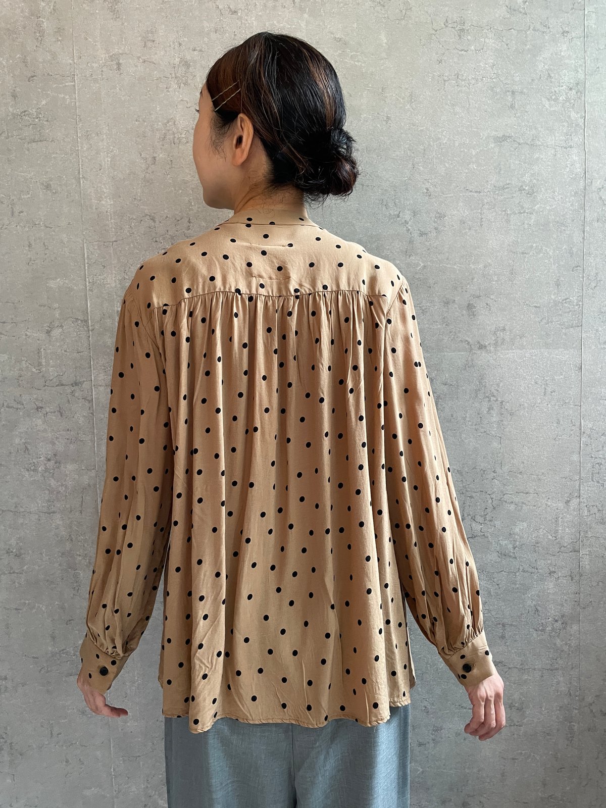 ROBE de PEAU R247 ドットラッフルブラウス beige | Le8ème ル
