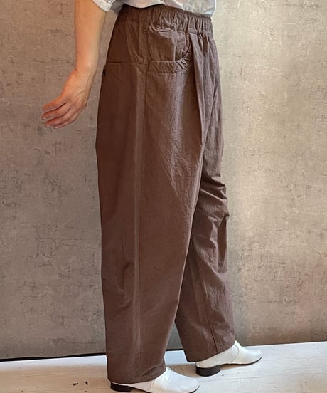 made in japan　Hands of creation  1620316　コットン高密度ダンプオーバルテーパードパンツ　ブラウン