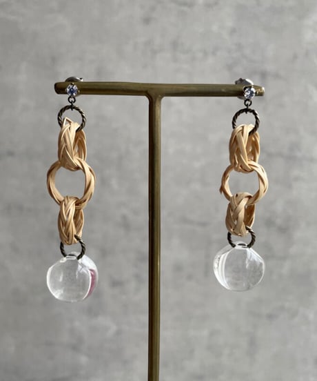 Scintiller K（サンティエ・ケー）ピアス　Chaine en rotin ラタン