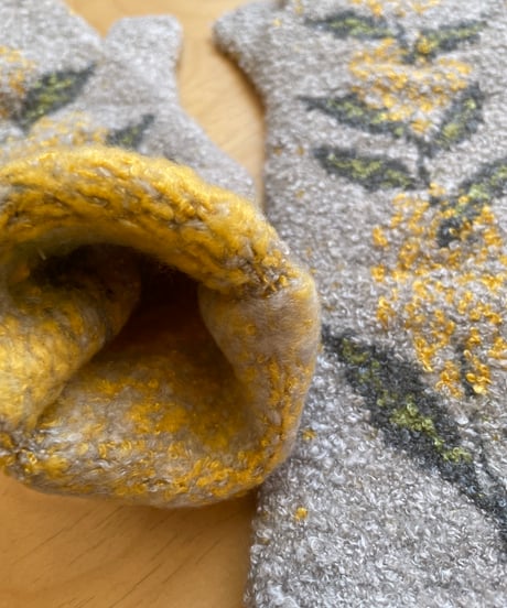 MAISON BLASNCHE　5714000609 アームウｵーマー手袋　グレーyellowフラワー