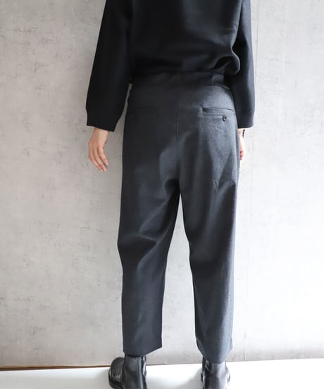 FABRIQUÉ n planète terre  222-108　tuck wide  pants・ブラックとチャコールグレー