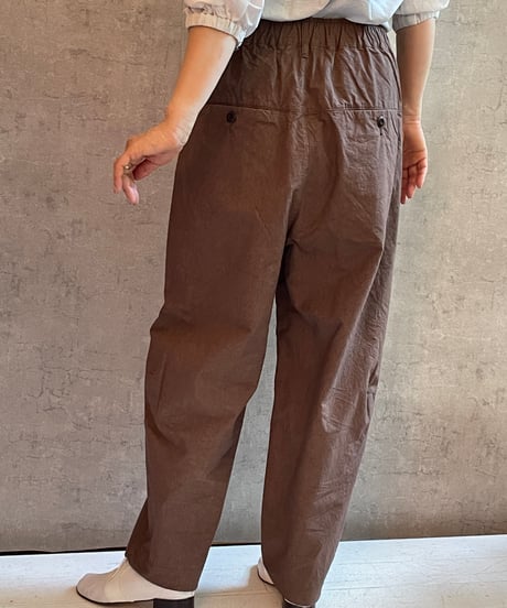 made in japan　Hands of creation  1620316　コットン高密度ダンプオーバルテーパードパンツ　ブラウン