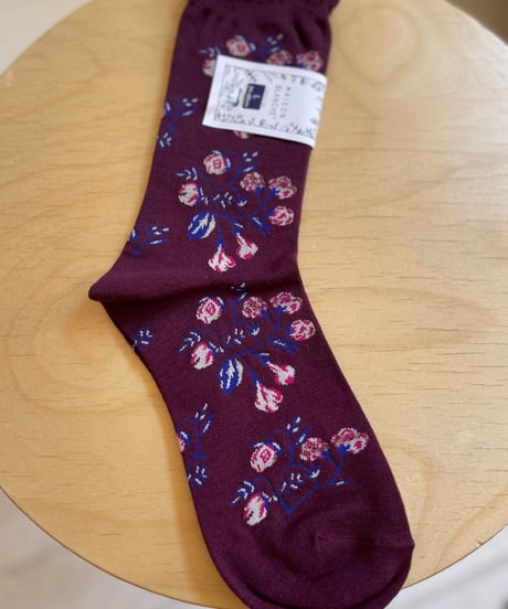MAISON BLANCHE 　5709003202  24~26cm  花柄ソックス　エンジ