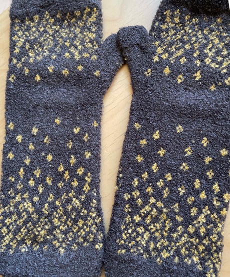 MAISON BLASNCHE　5714000610  アームウｵーマー手袋　チャコールグレーyellowフラワー