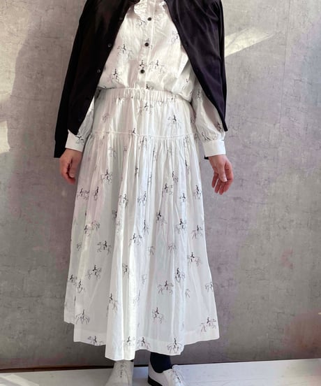 ROBE de PEAU　R274　Wind in her hairフリルシャツ