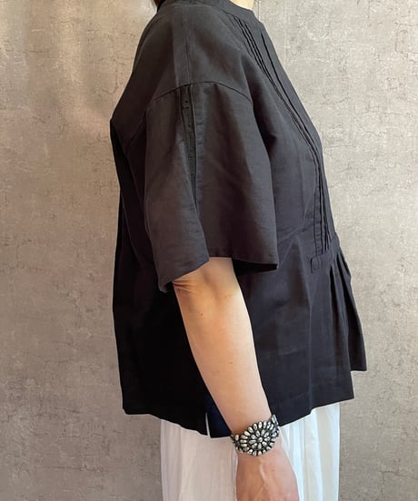 made in Japan   FABRIQUE en planète terre  261-084 フロントタック　5分袖ブラウス　BLACK