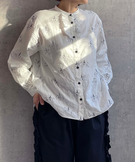 ROBE de PEAU　R274　Wind in her hairフリルシャツ