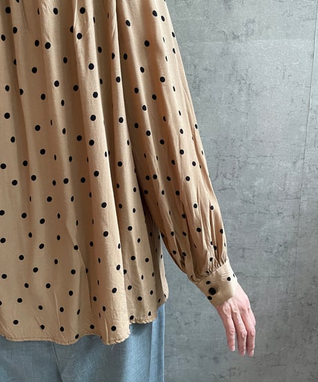 ROBE de PEAU  R247　ドットラッフルブラウス　beige