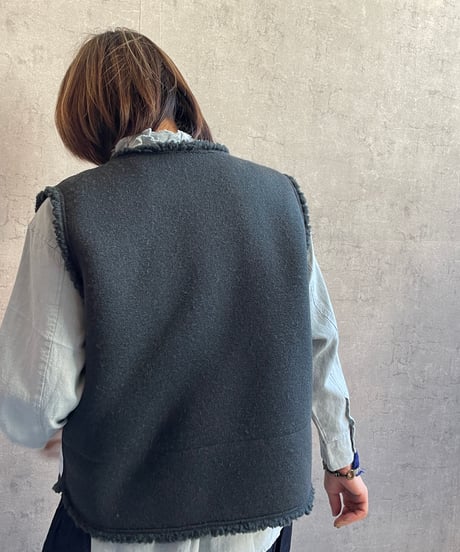 FABRIQUE en planète terre 　252-084　リバーシブルファーベスト　チャコール