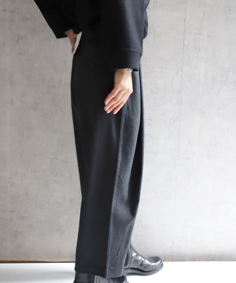 FABRIQUÉ n planète terre  222-108　tuck wide  pants・ブラックとチャコールグレー