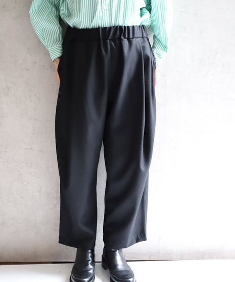 FABRIQUÉ n planète terre  222-108　tuck wide  pants・ブラックとチャコールグレー
