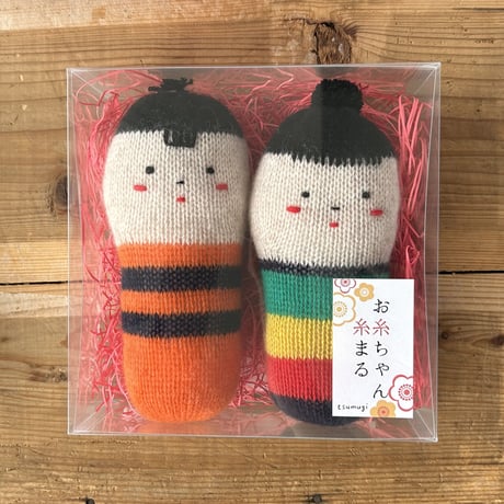 手横編み機で作ったニットのこけし『お糸ちゃんと糸まる』