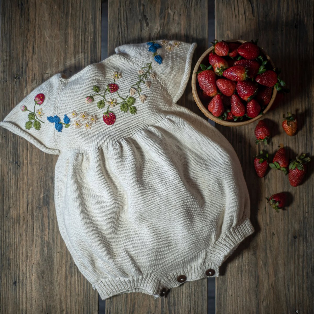 Shirley Bredal Strawberry ロンパース　いちご　刺繍　苺