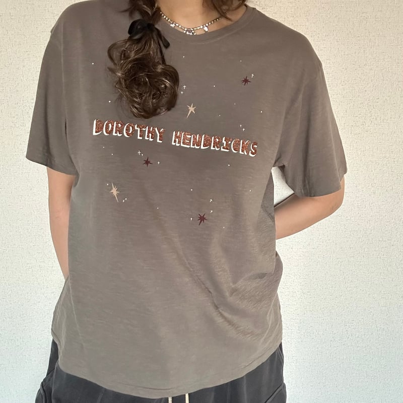 GLITTER PRINT TEE | Dorothy Hendricks