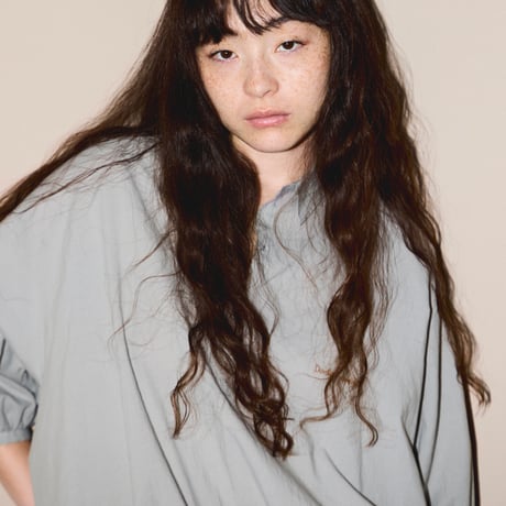 BACK ZIPPER SHIRT