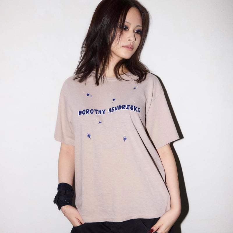 GLITTER PRINT TEE | Dorothy Hendricks