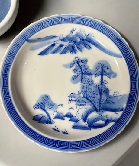 染付 平皿 [梅松山水風景絵] 中皿 取り皿 盛り皿 飾り皿 和食器 骨董品 アンティーク