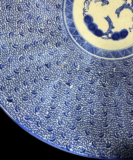 古伊万里 微塵唐草 印判皿 直径42cm 大皿 装飾皿 染付 松竹梅 明治 大正 盛り皿 飾り皿 古美術 和食器 骨董品 アンティーク