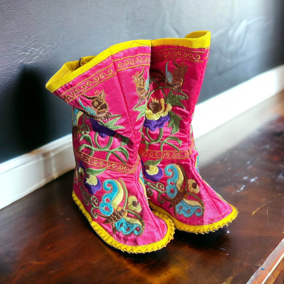 アンティーク 中国奥地少数民族 刺繍 幼児向け靴 纏足の靴 [ピンク] 中国雑貨 布靴 子供靴 刺繍靴 靴 中国 布