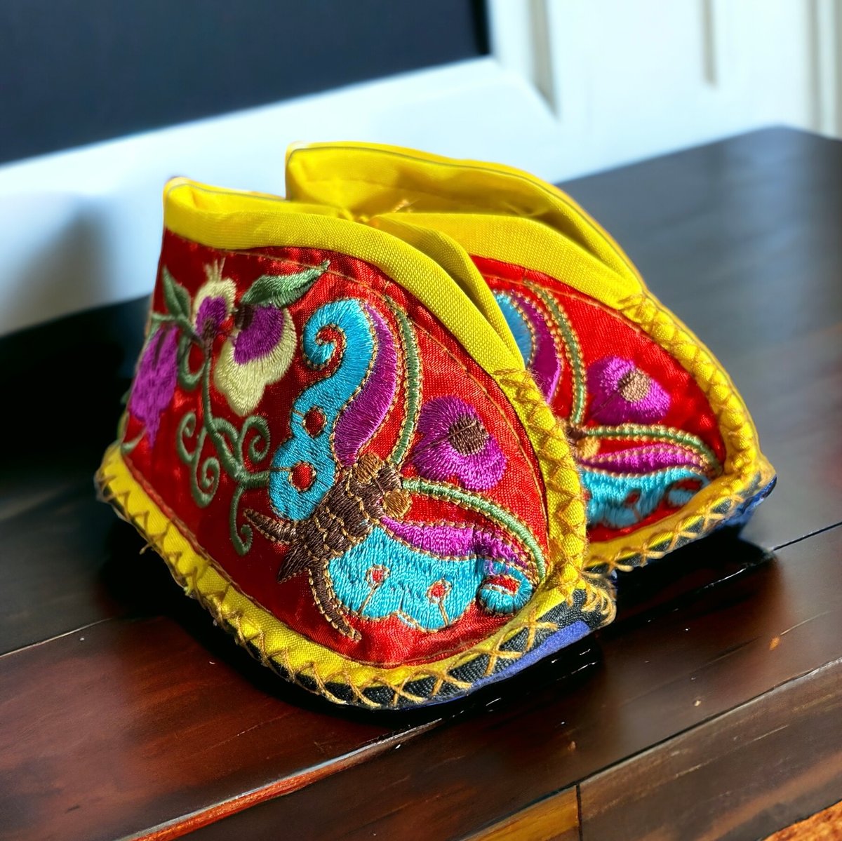 アンティーク 中国奥地少数民族 刺繍 幼児向け靴 fit=scale-down,w=1200